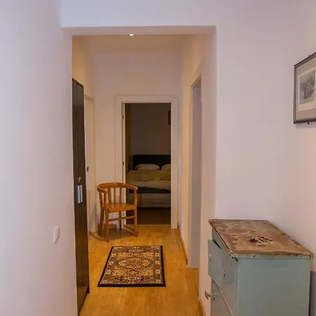3-bedroom - Urban Art Gallery - Free Parking! Sofya
