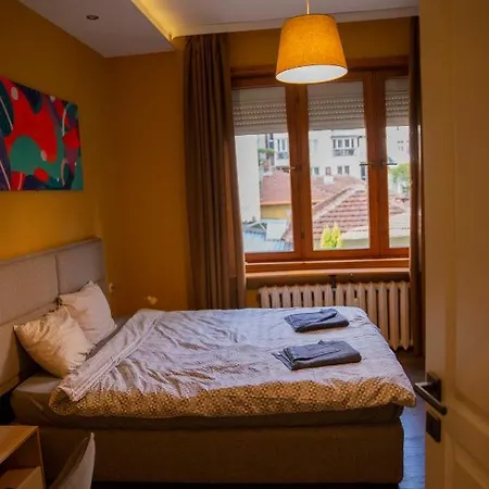 3-bedroom - Urban Art Gallery - Free Parking! Sofya