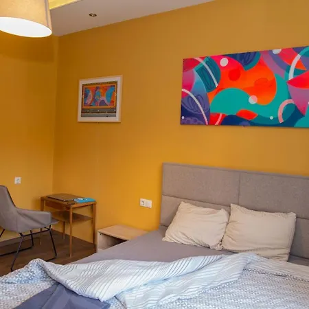 3-bedroom - Urban Art Gallery - Free Parking! Daire Sofya