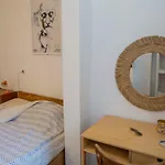 3-bedroom - Urban Art Gallery - Free Parking! * Sofie