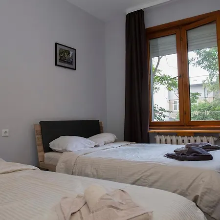 3-bedroom - Urban Art Gallery - Free Parking! * Sofie